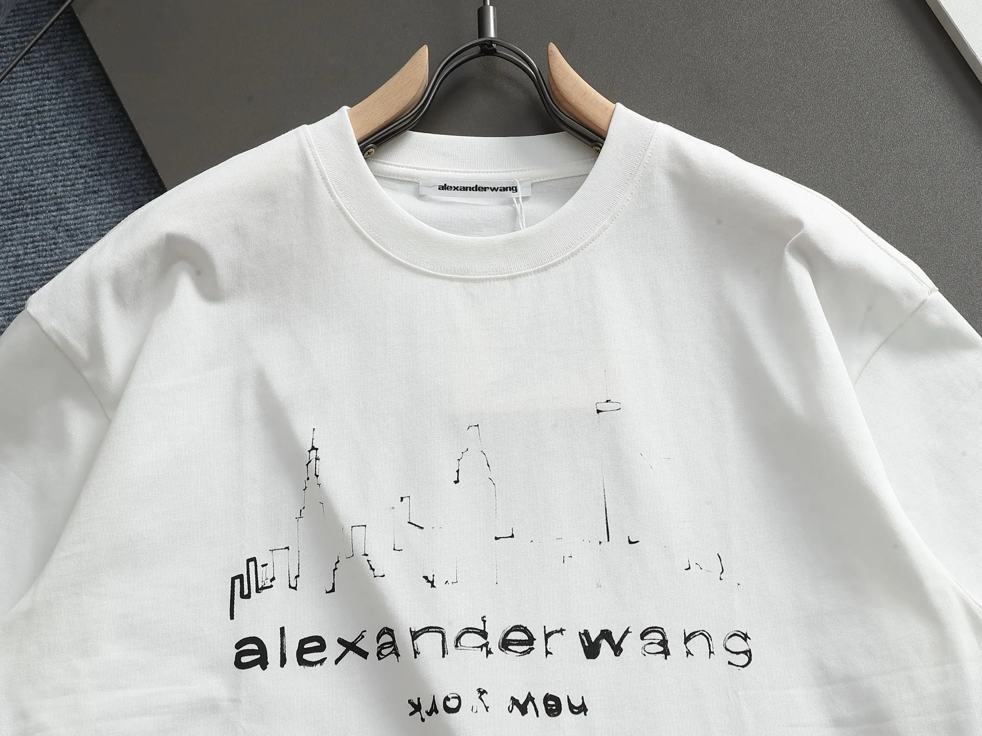 Alexanderwang 2025 New Arrival Same Style👫 T ， ！ ， ， logo ！ ， Versatile， ， ！ ！ Classic Versatile T ， logo ！ ！ Quality ， ！！ ：Black White Size：XS S M L
